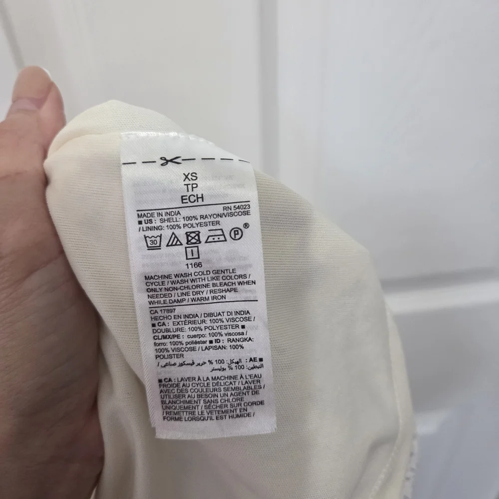 Old Navy San Francisco Cream Blue Floral Smocked Pull on Midi Skirt Size XS Boho - Picture 8 of 10